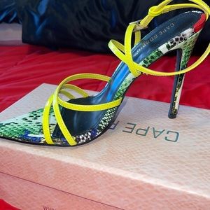 Triangle toe , Strap heels